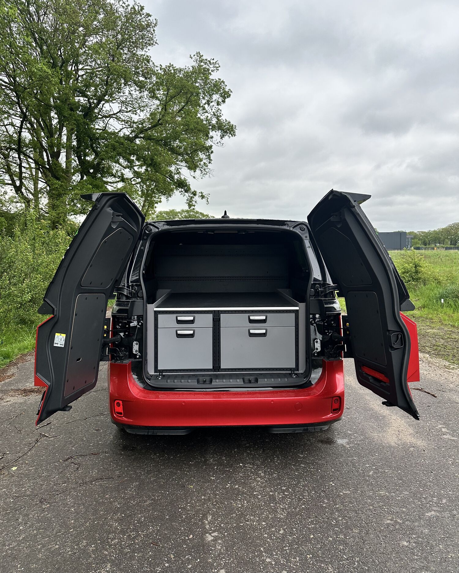 Van Fiat Ducato naar elektrische VW ID BUZZ - Bedrijfswageninrichting met Kreunen BWI